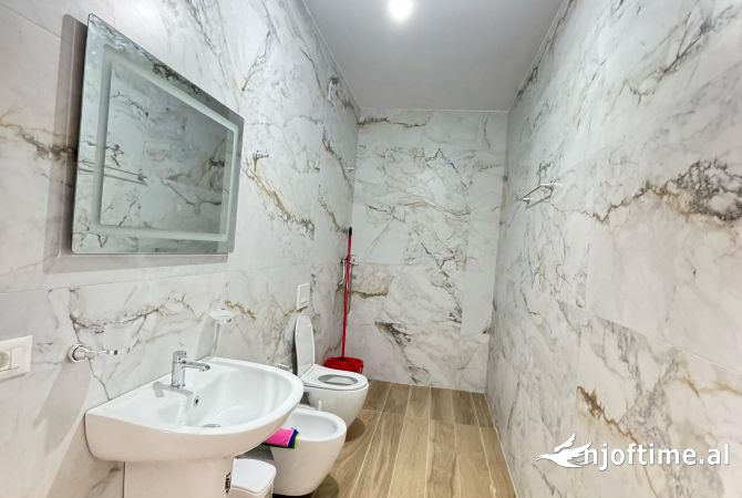 Shtepi me qera Apartament ne Tirane, 2+1, Mobilimi E mobiluar, Pagesa 500  Euro.