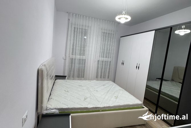 Shtepi me qera Apartament ne Tirane, 2+1, Mobilimi E mobiluar, Pagesa 500  Euro.