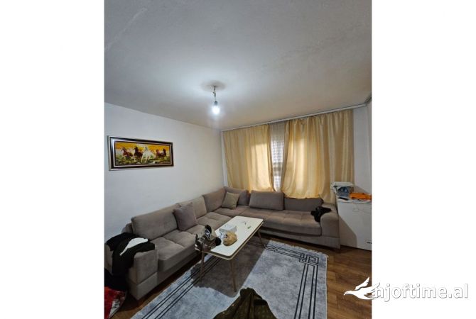 Jepet Apartament 1+1 ne Kombinat prane shkolles Shyqyri Peza 