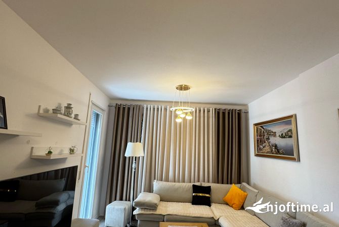 Apartament 2+1 +Parkim per qira.