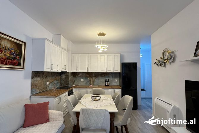 Shtepi me qera Apartament ne Tirane, 2+1, Mobilimi E mobiluar, Pagesa 500  Euro.