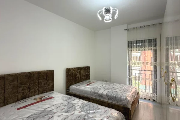 Shtepi me qera 2+1 ne Tirane - 70,000 Leke