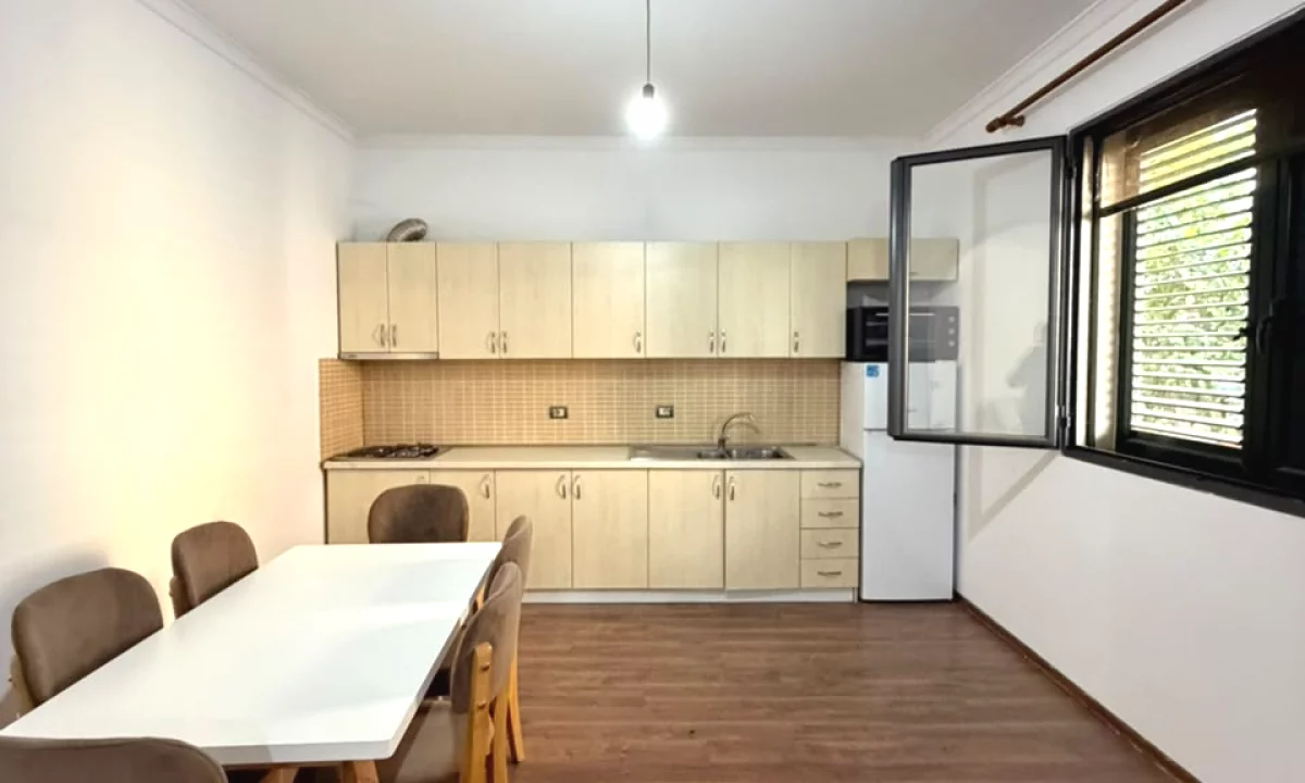 Shtepi me qera Apartament ne Tirane, 2+1, Mobilimi E mobiluar, Pagesa 45,000  Leke.