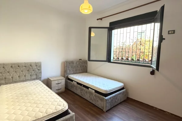 Shtepi me qera 2+1 ne Tirane - 450 Leke