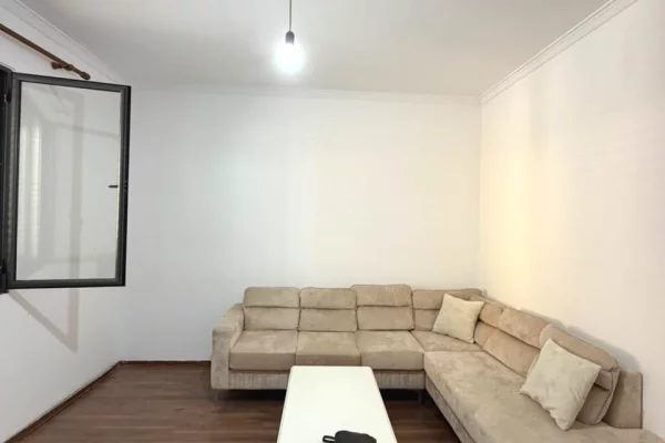 Shtepi me qera Apartament ne Tirane, 2+1, Mobilimi E mobiluar, Pagesa 450  Leke.