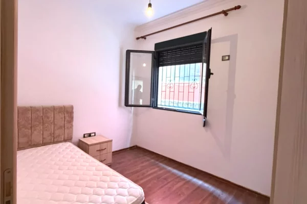 Shtepi me qera Apartament ne Tirane, 2+1, Mobilimi E mobiluar, Pagesa 450  Leke.