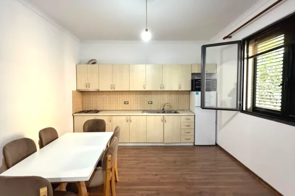 Shtepi me qera Apartament ne Tirane, 2+1, Mobilimi E mobiluar, Pagesa 450  Leke.