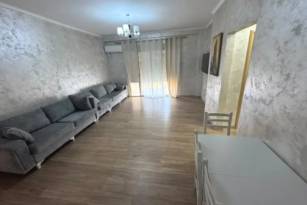 Shtepi me qera Apartament ne Tirane, 2+1, Mobilimi E mobiluar, Pagesa 500  Euro.