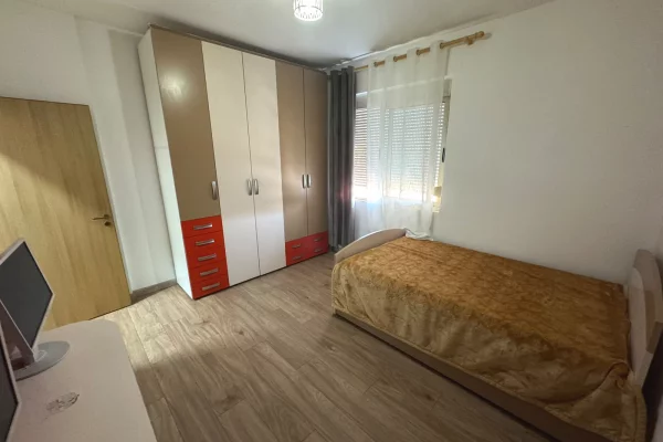Shtepi me qera Apartament ne Tirane, 2+1, Mobilimi E mobiluar, Pagesa 500  Euro.
