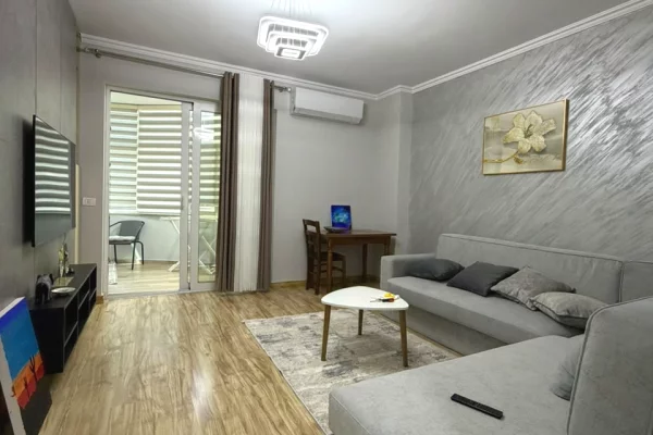 Shtepi me qera 2+1 ne Tirane - 80,000 Leke