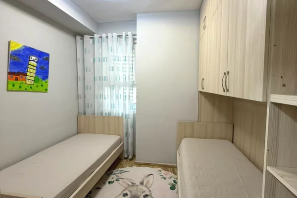 Shtepi me qera Apartament ne Tirane, 2+1, Mobilimi E mobiluar, Pagesa 80,000  Leke.
