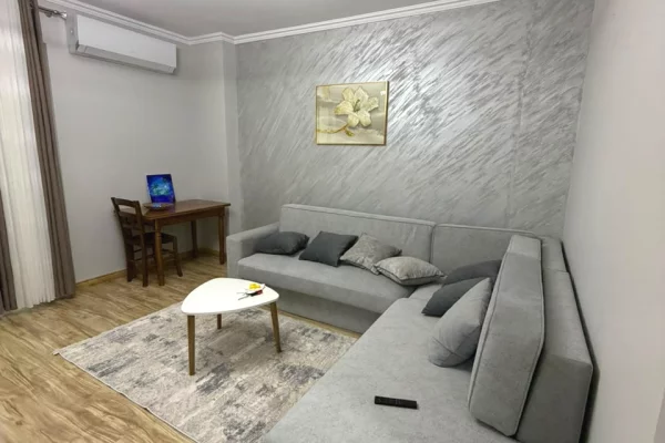 Shtepi me qera Apartament ne Tirane, 2+1, Mobilimi E mobiluar, Pagesa 80,000  Leke.