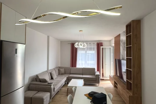 Shtepi me qera Apartament ne Tirane, 2+1, Mobilimi E mobiluar, Pagesa 500  Euro.