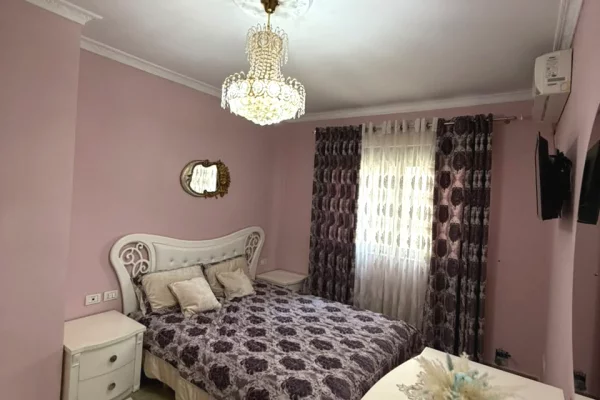 Shtepi me qera Apartament ne Tirane, 2+1, Mobilimi E mobiluar, Pagesa 55,000  Leke.