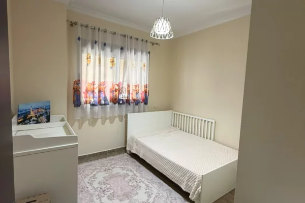 Shtepi me qera Apartament ne Tirane, 2+1, Mobilimi E mobiluar, Pagesa 55,000  Leke.