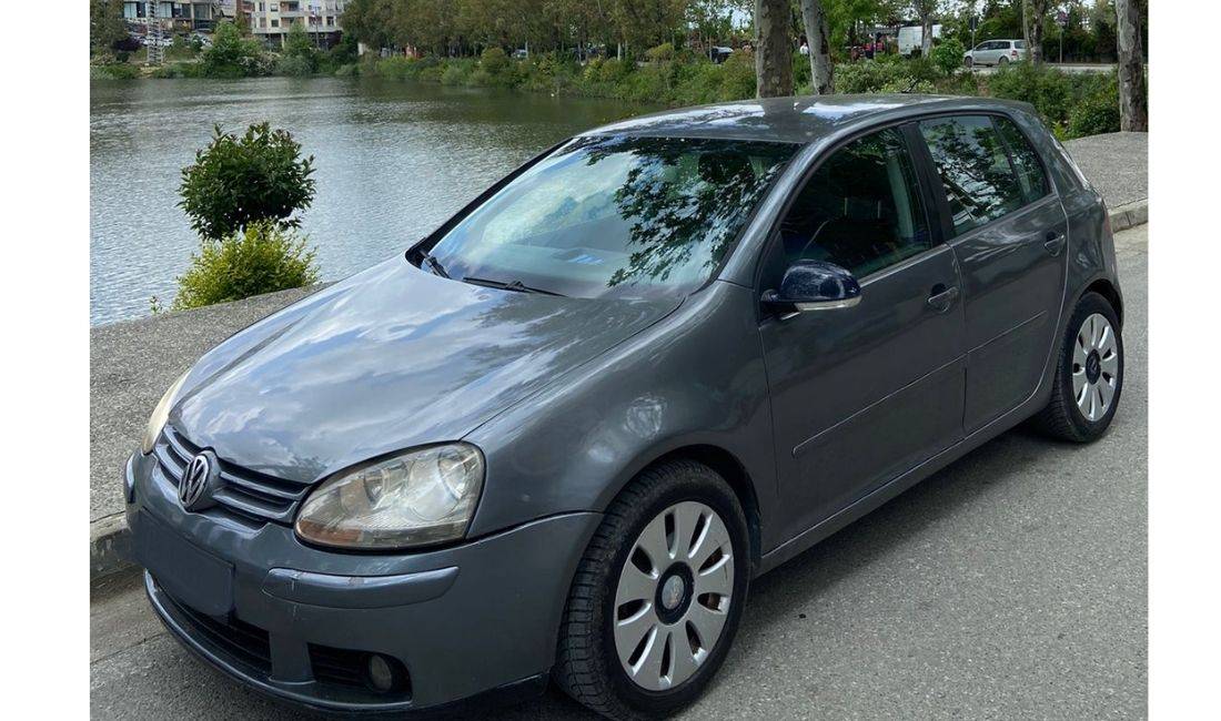 Jepet me qera Volkswagen Golf 5 duke filluar nga 30 euro dita