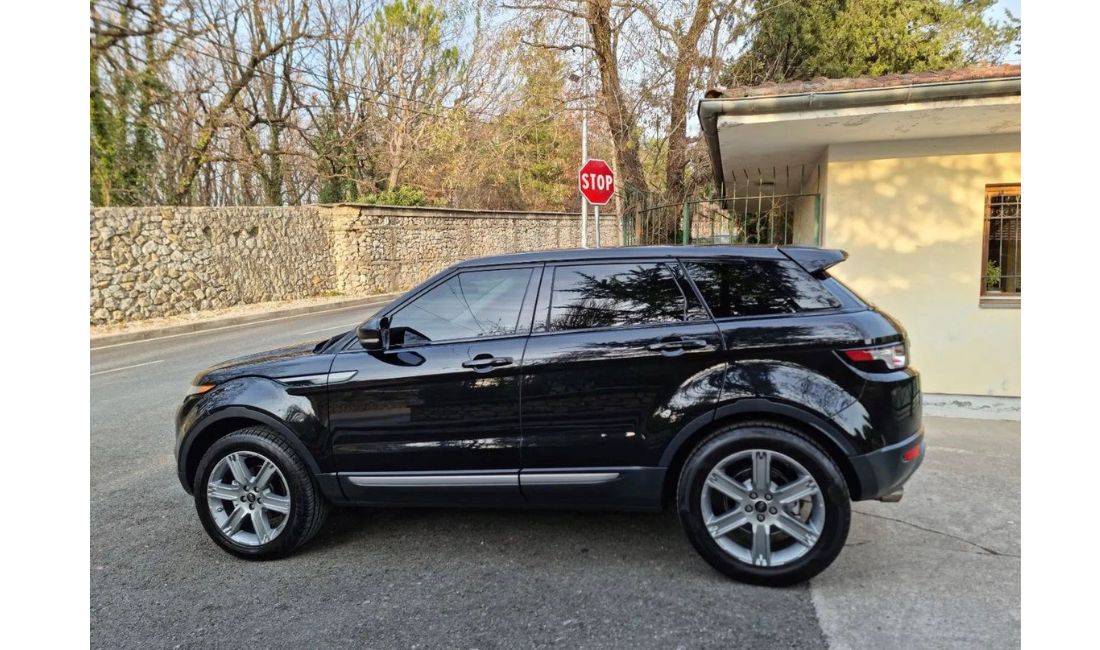 Makine me qera ne Rinas Tirane Range Rover Evoque duke filluar nga 95 euro ne dite