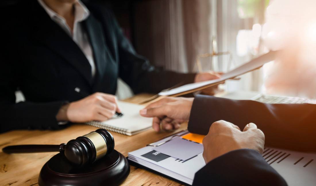 Firme ligjore ofron sherbime juridike ne fushen e ligjit,prokurimeve,finances,kontabilitetit,pasurive te palutjshme,etj.