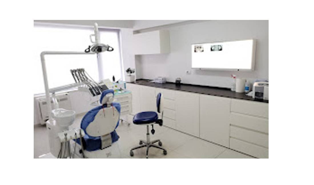 Klinike Dentare ofron sherbime te specializuara per implantologji ,kirurgji orale etj.