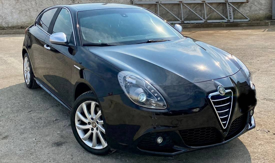 Jepet me qera makina Alfa Romeo duke filluar nga 30 euro dita 