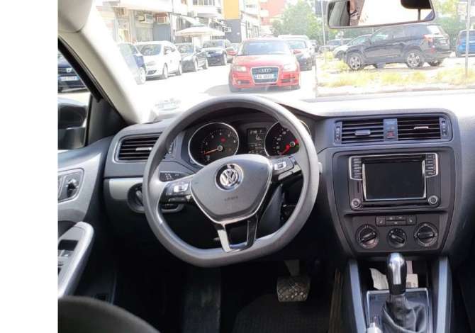Jepet me qera Volkswagen Jetta duke filluar nga 50 euro ne dite 