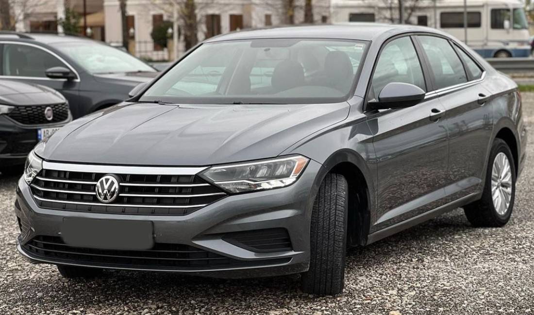 Jepet me qera Volkswagen Jetta duke filluar nga 60 euro ne dite 