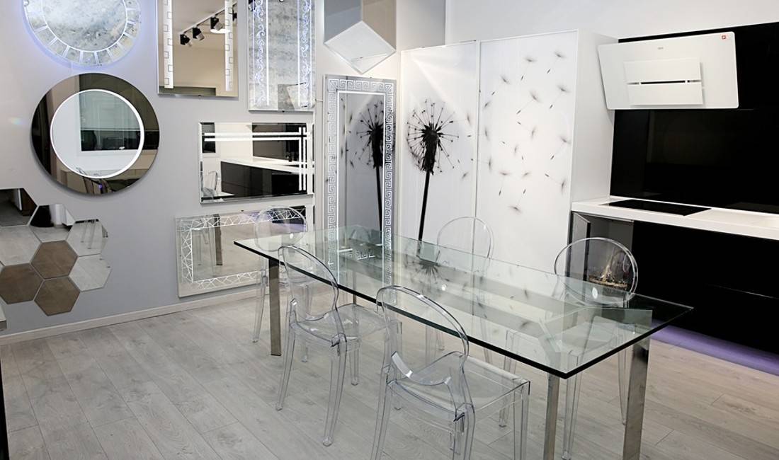 Kompani qe ofron punime xhami te te gjitha llojeve sidomos ne fushen e mobilerise