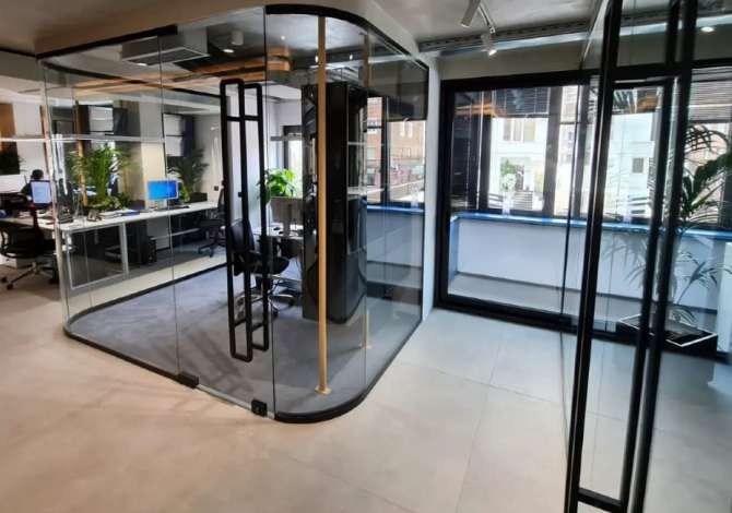 Kompani qe ofron punime xhami te te gjitha llojeve sidomos ne fushen e mobilerise