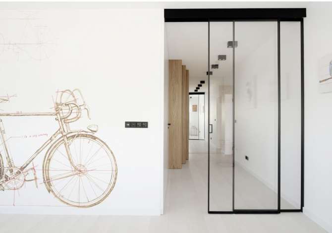 Kompani qe ofron punime xhami te te gjitha llojeve sidomos ne fushen e mobilerise