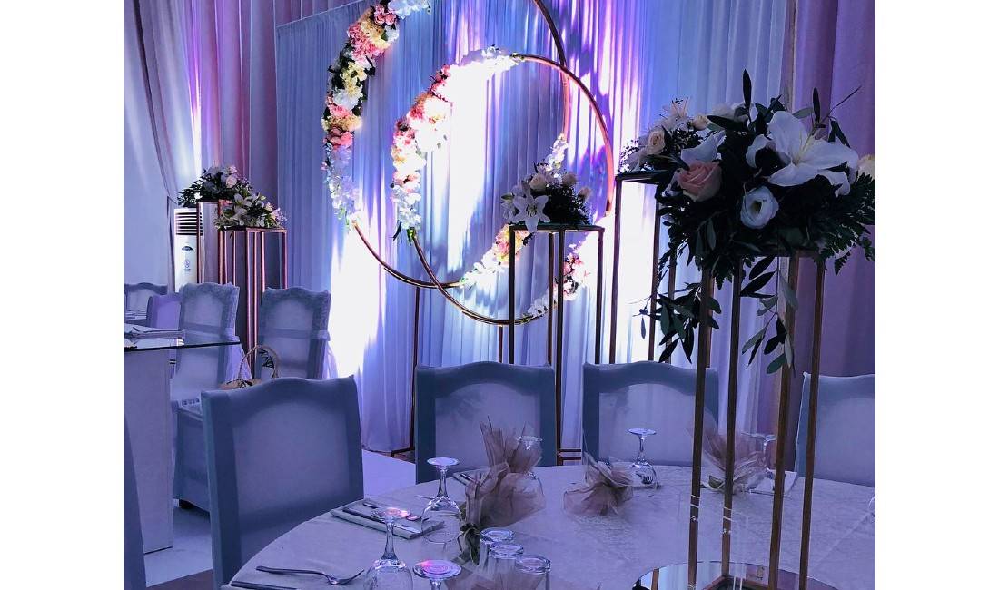 Kompani eventesh qe ofron organizimin dhe dekorimin e ambienteve per dasma e festa te tjera