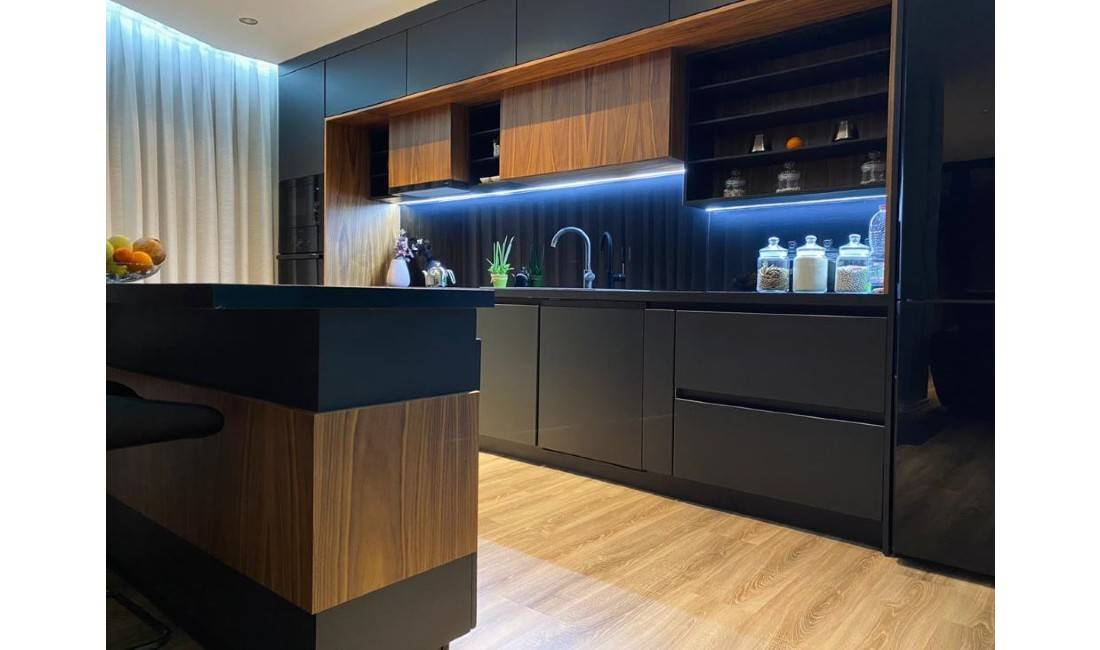 Kompani qe operon ne tregun e dizenjimit dhe prodhimit te produkteve te arredimit 