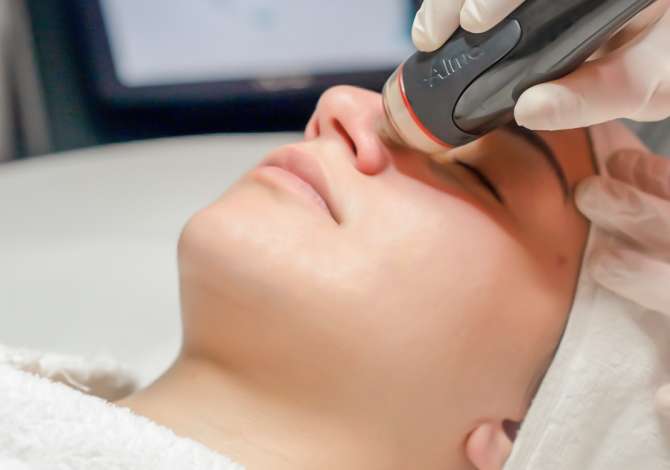 Klinike dermo-estetike ofron sherbime duke perdorur teknologjine me te fundit