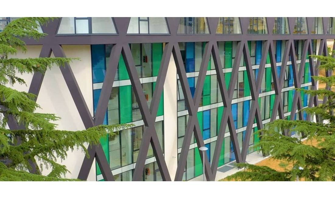 Kompani qe ofron nje portofol te gjere produktesh ne sektore te ndryshem si objekte banimi,tregtare