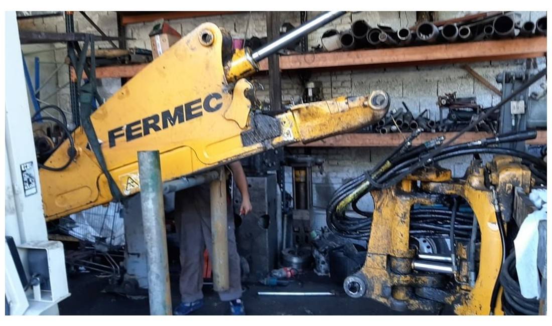 Auto Servis ofron riparim te pompave hidraulike,pistonave hidraulike,kambios,diferencialit ,tuba presioni&permistopa per makineri te renda