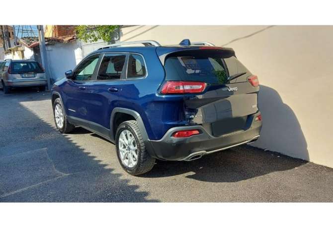  Jepet me qera Jeep Cherokee duke filluar nga 90 euro dita