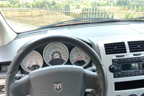 Auto in Vendita a Tirana, Dodge, 2007 gasoline-gas,Kambio Automatik Pagamento 3,500  Euro.