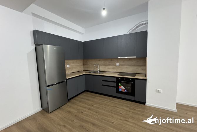 Appartamento in affitto a Tirana 2+1, Vuoto