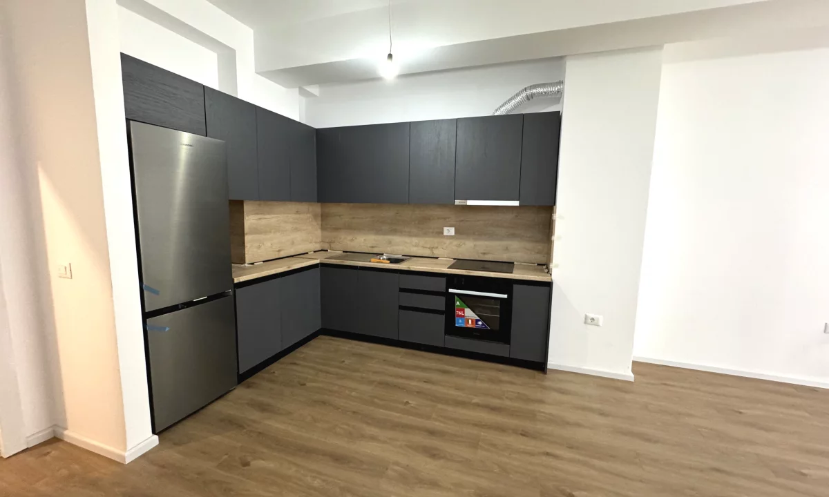 Appartamento in affitto a Tirana 1+1, SemiArredato