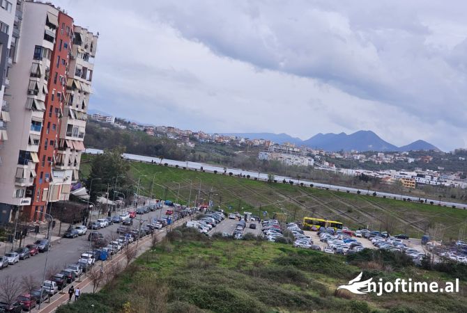 Ambiente Commerciale in Affitto 3+1 a Tirana - 1,500 Euro
