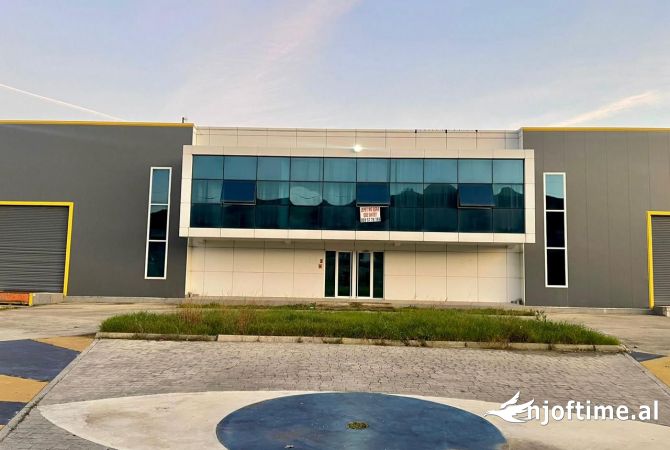 Ambiente Commerciale in Affitto 4+1 a Fier - 2,500 Euro