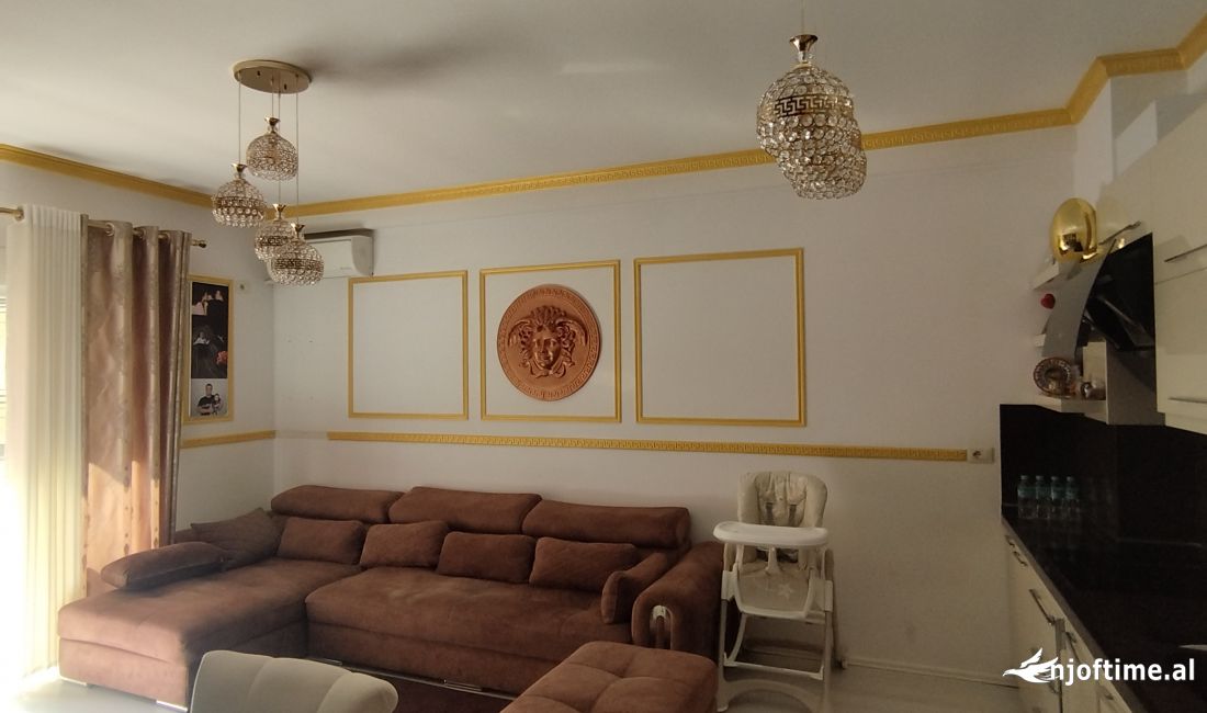 Shtepi ne shitje Apartament ne Fier, 2+1, Mobilimi E mobiluar, Pagesa 130,000  Euro.