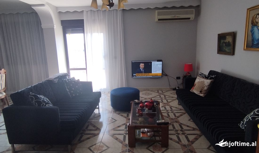 Shtepi ne shitje Apartament ne Fier, 2+1, Mobilimi E mobiluar, Pagesa 152,000  Euro.