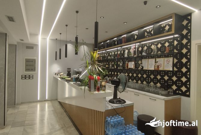 Jepet me qera lokali 300 m2 ne qender te Fierit