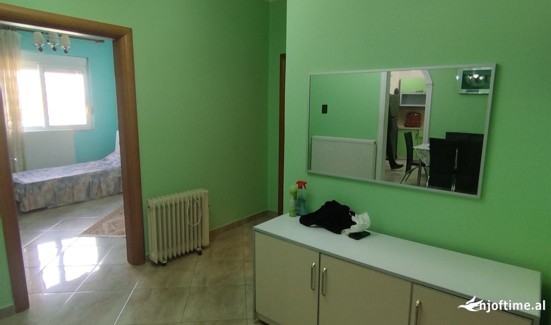 Shtepi ne shitje Apartament ne Fier, 2+1, Mobilimi Pjeserisht e mobiluar, Pagesa 75,000  Euro.