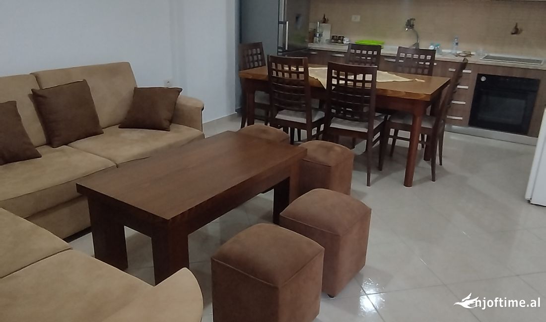 Shtepi ne shitje Apartament ne Fier, 2+1, Mobilimi E mobiluar, Pagesa 85,000  Euro.