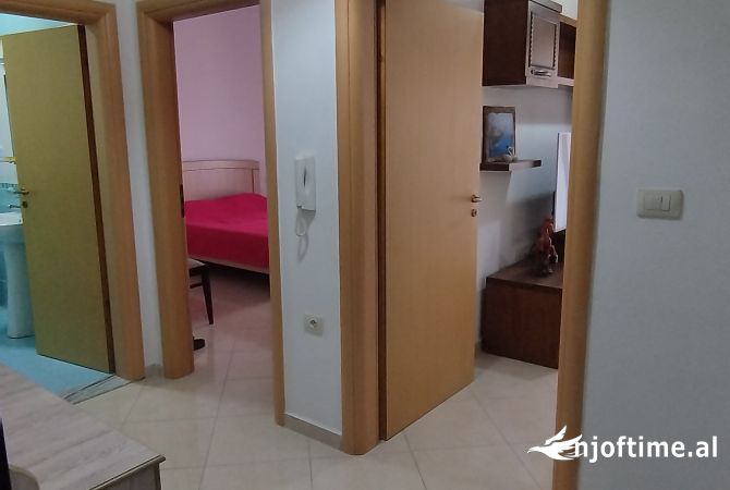 Shtepi ne shitje Apartament ne Fier, 2+1, Mobilimi E mobiluar, Pagesa 85,000  Euro.