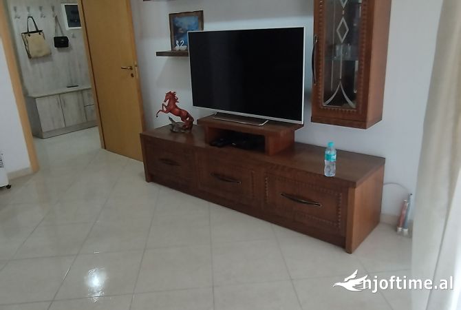 Shtepi ne shitje Apartament ne Fier, 2+1, Mobilimi E mobiluar, Pagesa 85,000  Euro.