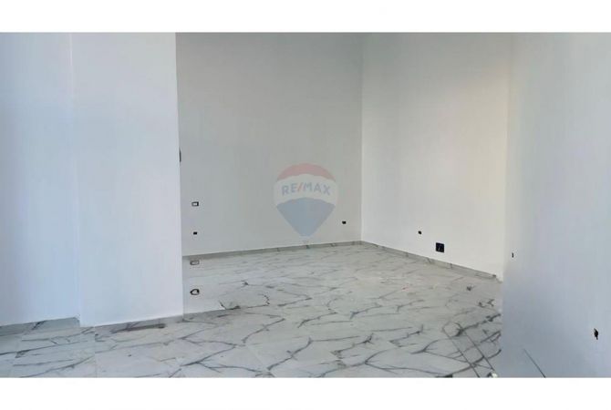 Dyqan me Qera, Vasil Shanto