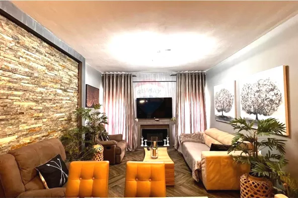 Shtepi me qera Apartament ne Tirane, 2+1, Mobilimi E mobiluar, Pagesa 700  Euro.