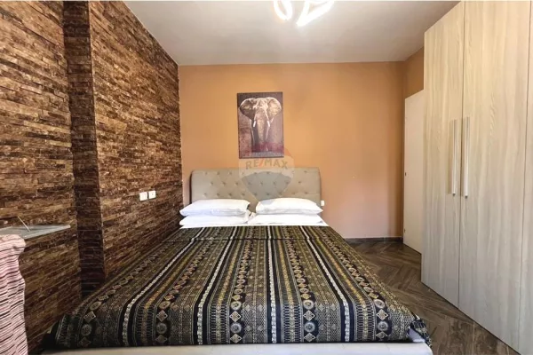 Shtepi me qera Apartament ne Tirane, 2+1, Mobilimi E mobiluar, Pagesa 700  Euro.